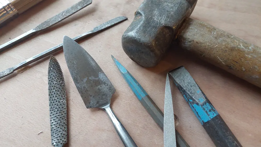 A picture of some chisels